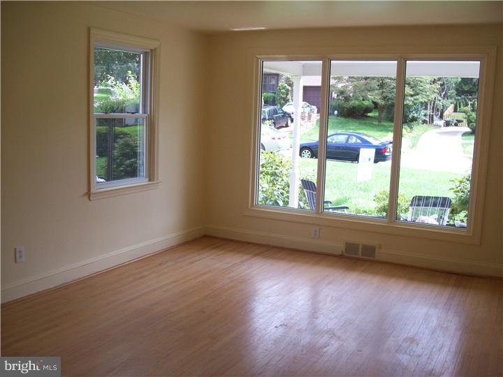 1715 Tyson Road Havertown, PA 19083 - Photo 8 of 25 Living Room