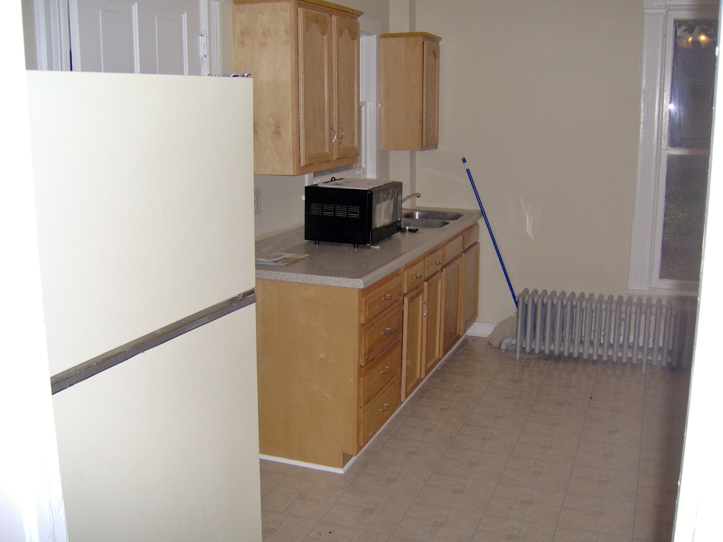 486 Ashland Avenue Elgin, IL 60123 - Photo 3 of 21 a utility room with dryer and washer