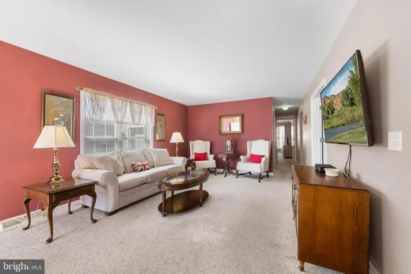 $399,000 | 75 Oak Ridge Lane, Manahawkin, NJ 08050