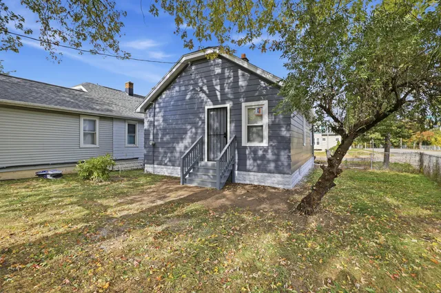 $229,900 | 5807 West Park Hill Avenue, Milwaukee, WI 53213