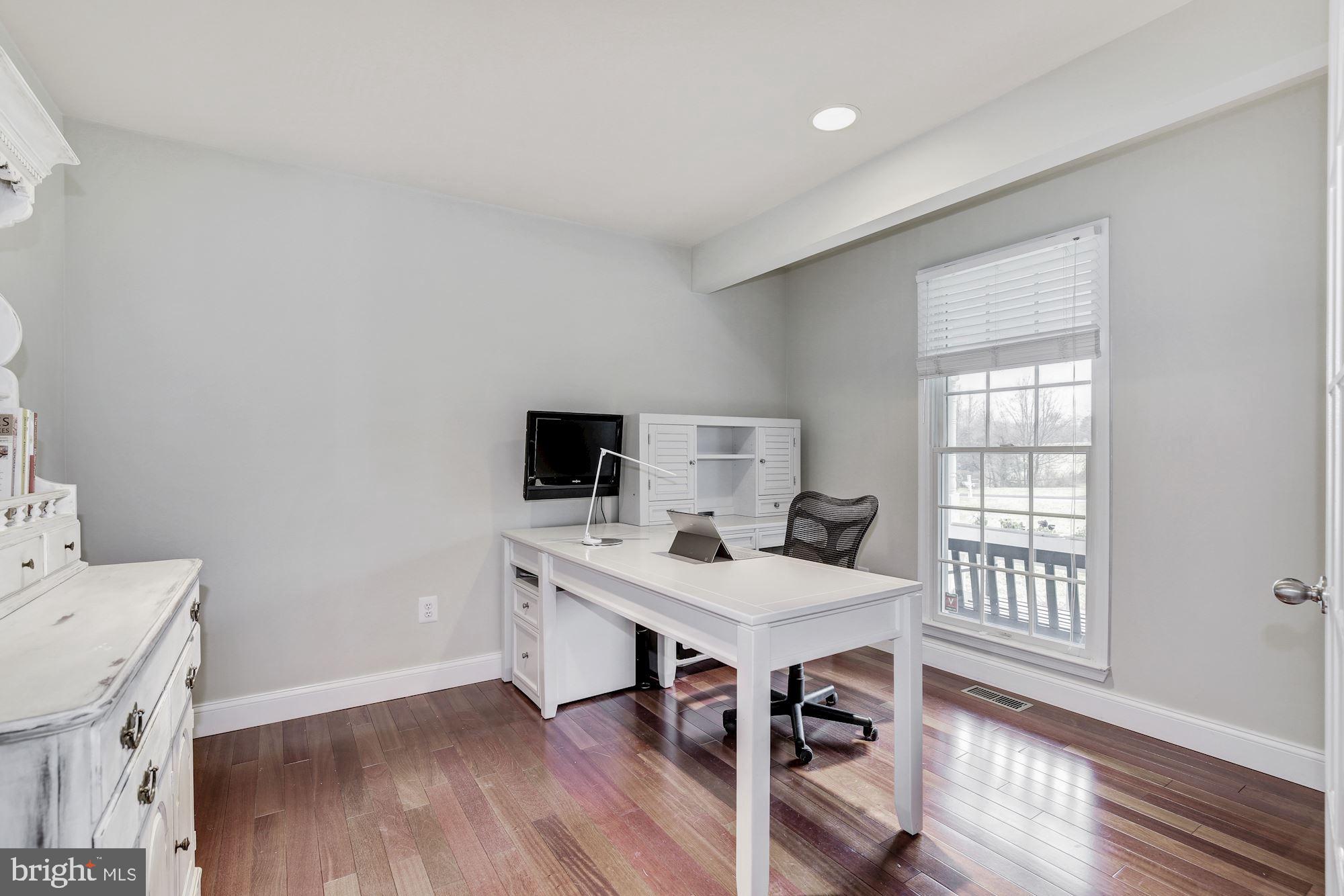5508 Adams Ridge Road Clarksville, MD 21029 - Photo 15 of 54 Private home office.