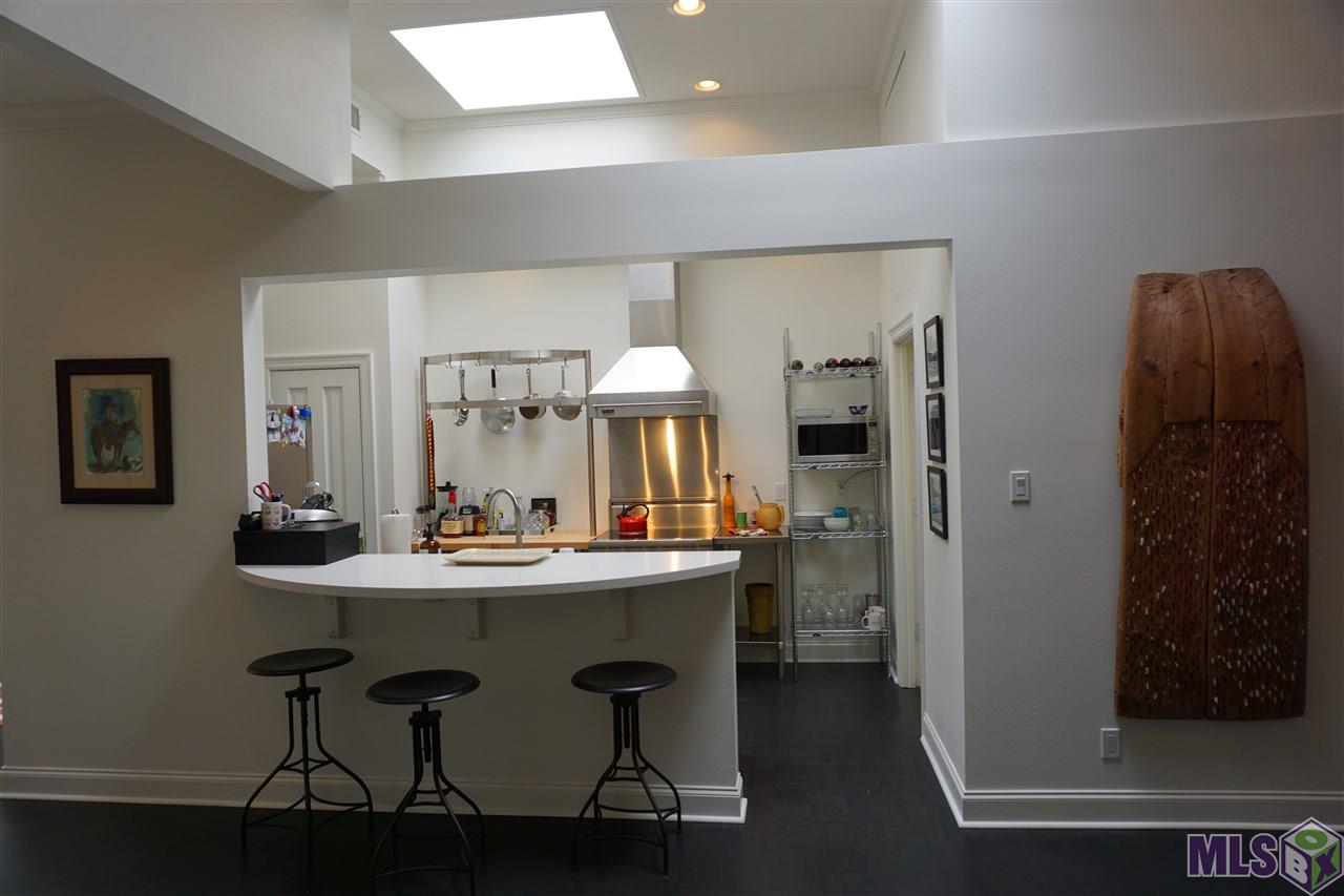 7 Jamestowne Court Baton Rouge, LA 70809 - Photo 5 of 29 Pass Through to Kitchen