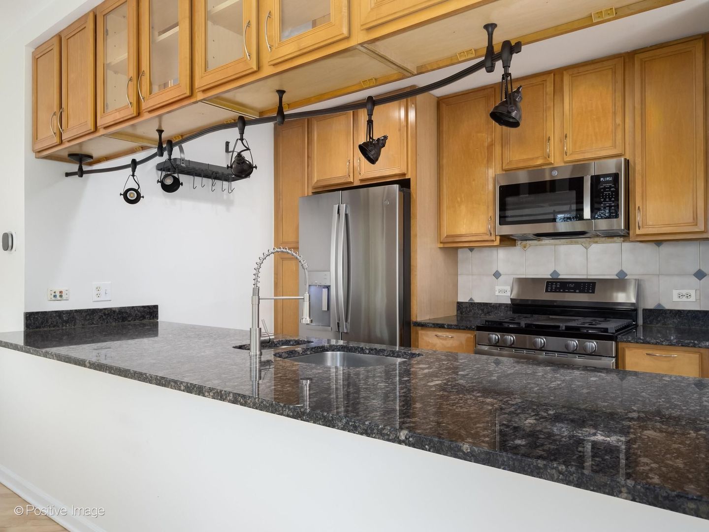 2317 West Wolfram Street, Unit 411 Chicago, IL 60618 - Photo 11 of 20