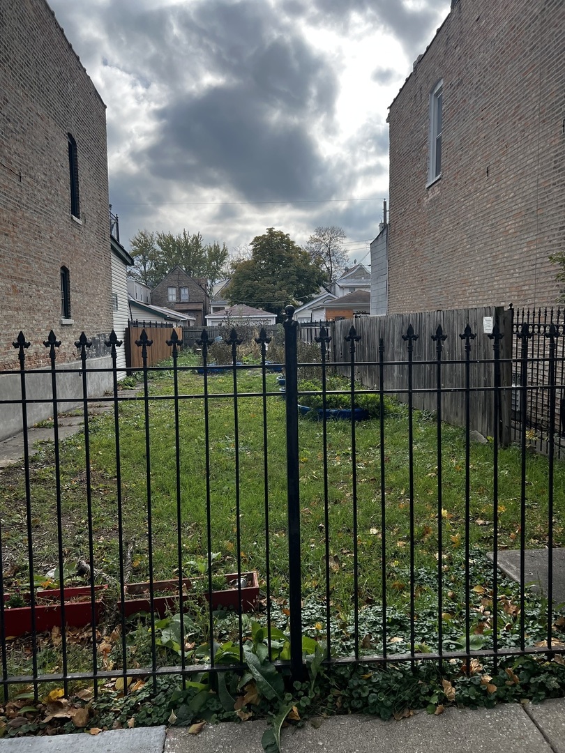 3435 West Le Moyne St  