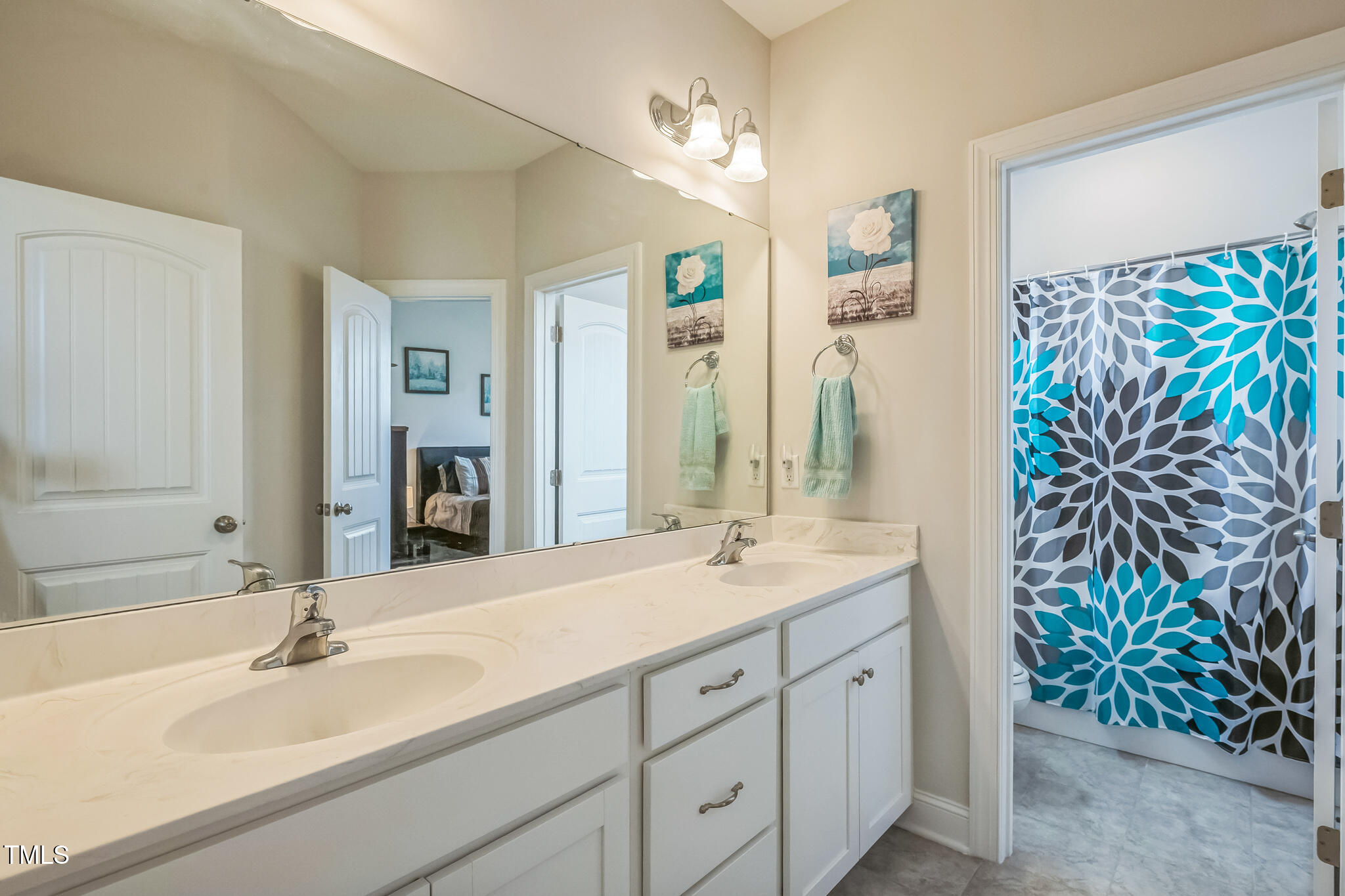 40 Two Creeks Loop Chapel Hill, NC 27517 - Photo 21 of 33 Guest Bath