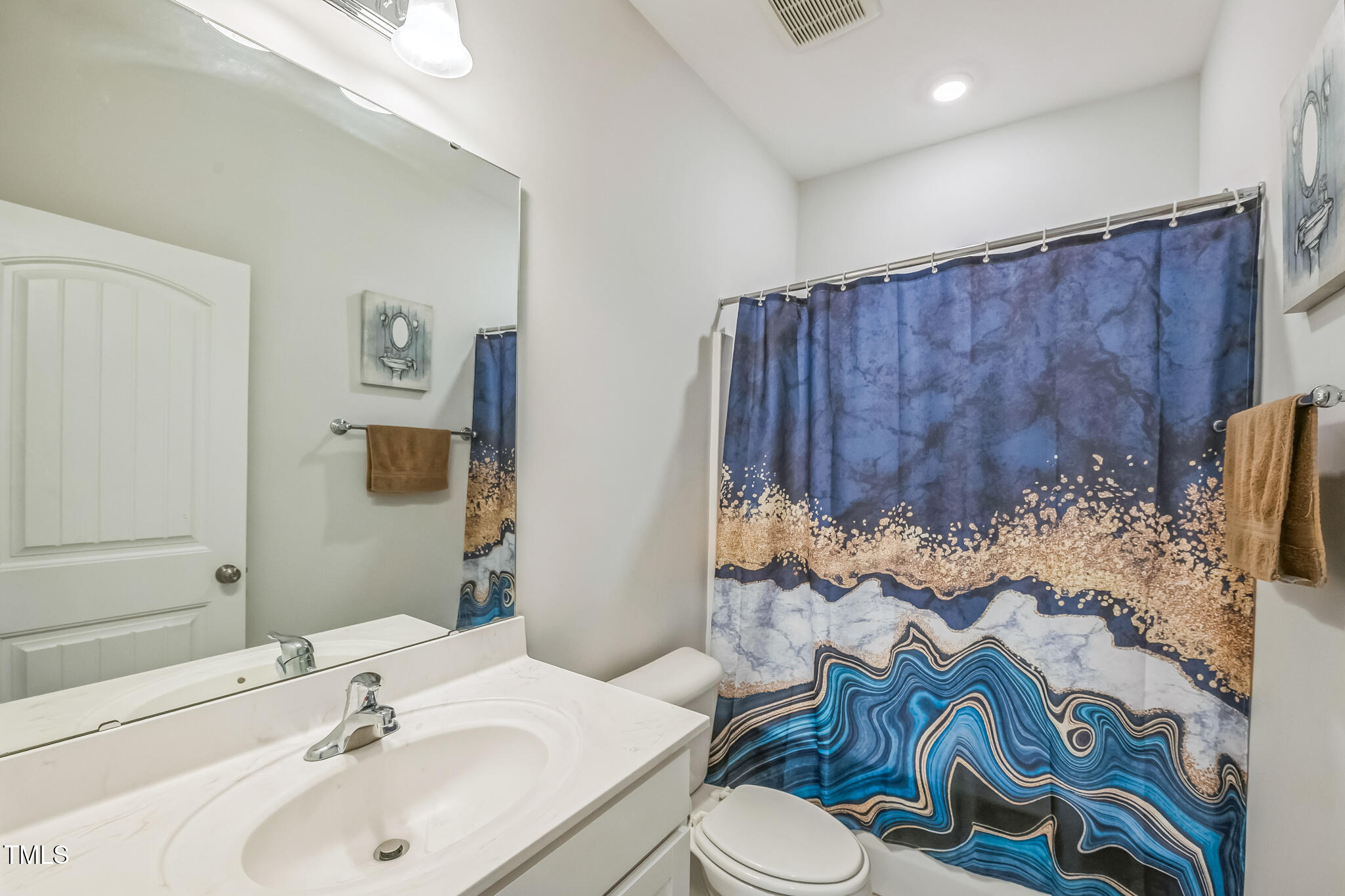 40 Two Creeks Loop Chapel Hill, NC 27517 - Photo 29 of 33 Another Guest Bath