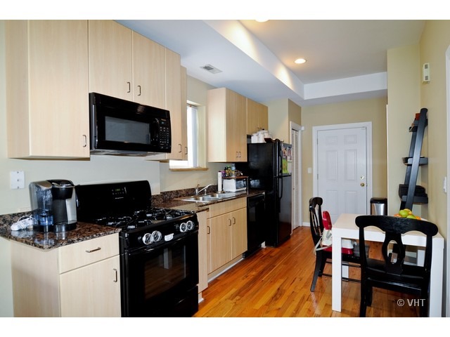 1513 West Superior Street, Unit 2F Chicago, IL 60642 - Photo 4 of 8