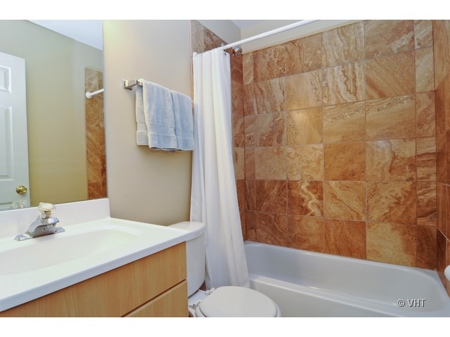 1513 West Superior Street, Unit 2F Chicago, IL 60642 - Photo 7 of 8