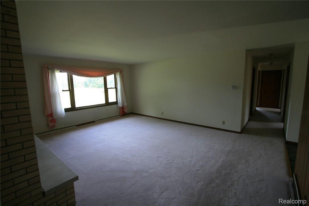 10377 Center Road Fenton, MI 48430 - Photo 17 of 31 IMG_7179 (Large).JPG