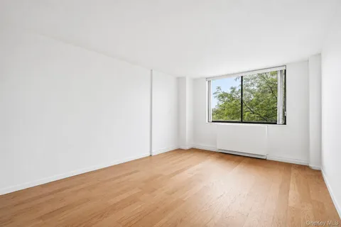 $525,000 | 2 Bay Club Drive, Unit 6F | Bay Terrace
