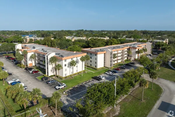 $1,975 | 5981 Vía Vermilya, Unit 203, Lake Worth, FL 33462