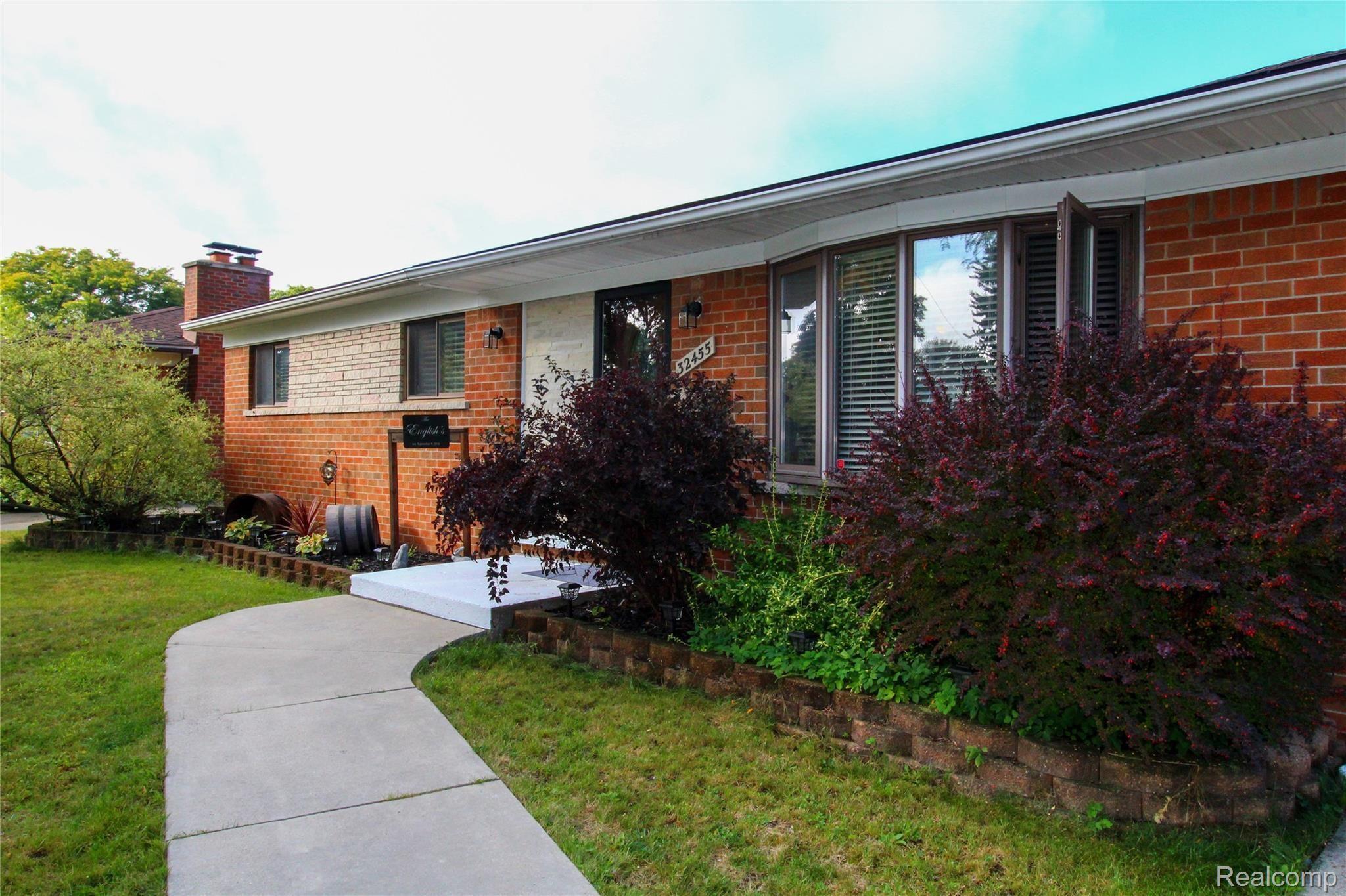 32455 Ridgefield Avenue Warren, MI 48088 - Photo 3 of 34 Front walk.jpg