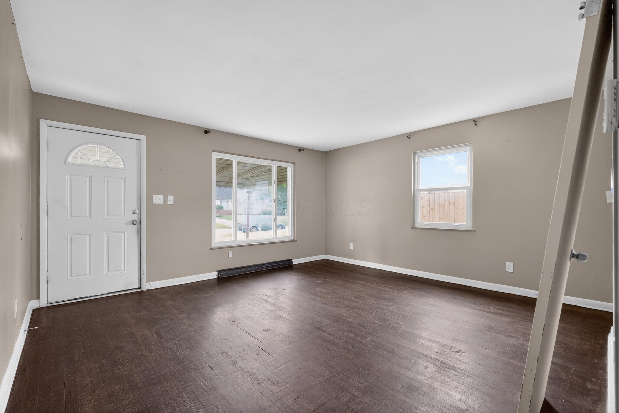 806 South Hampton Road Columbus, OH 43227 - Photo 5 of 30 05_806_S_Hampton_Rd-Foyer-n-11