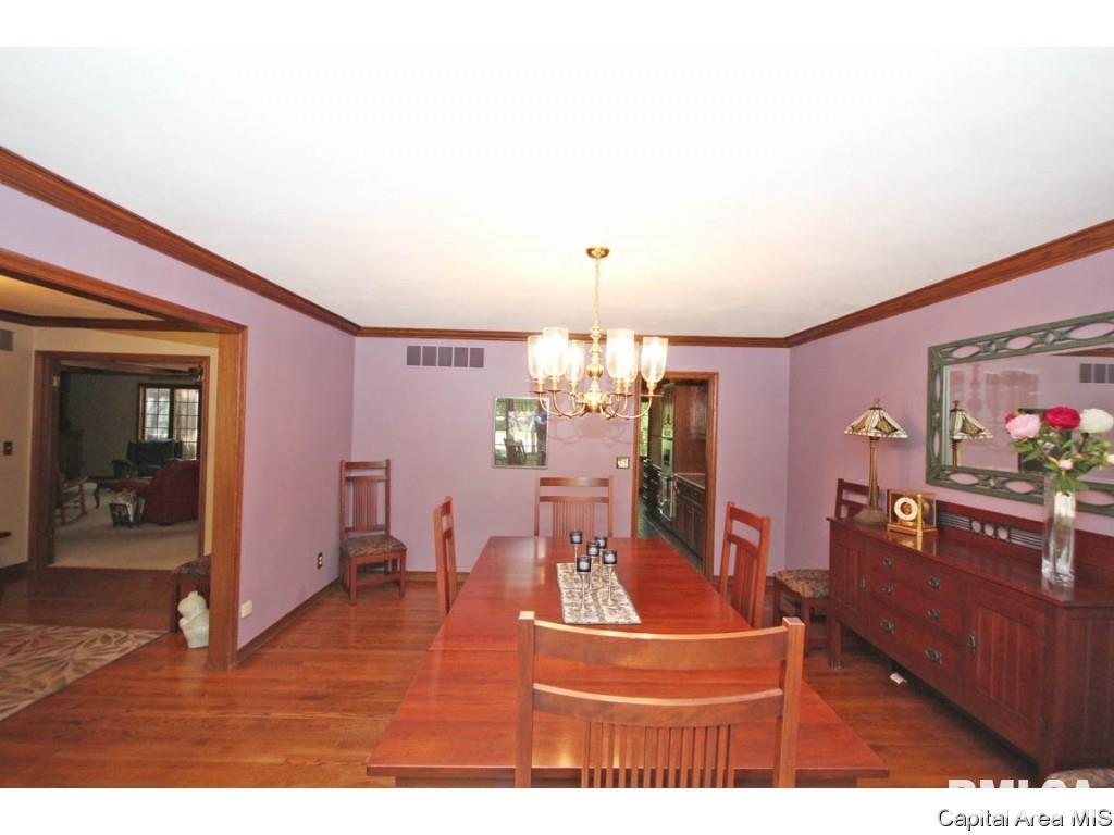 724 Clipper Road Springfield, IL 62711 - Photo 3 of 36