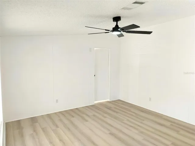 a view of back yard of the house