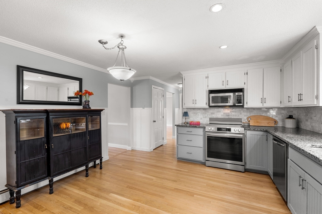 3 Exeter Way Andover, MA 01810 - Photo 9 of 42