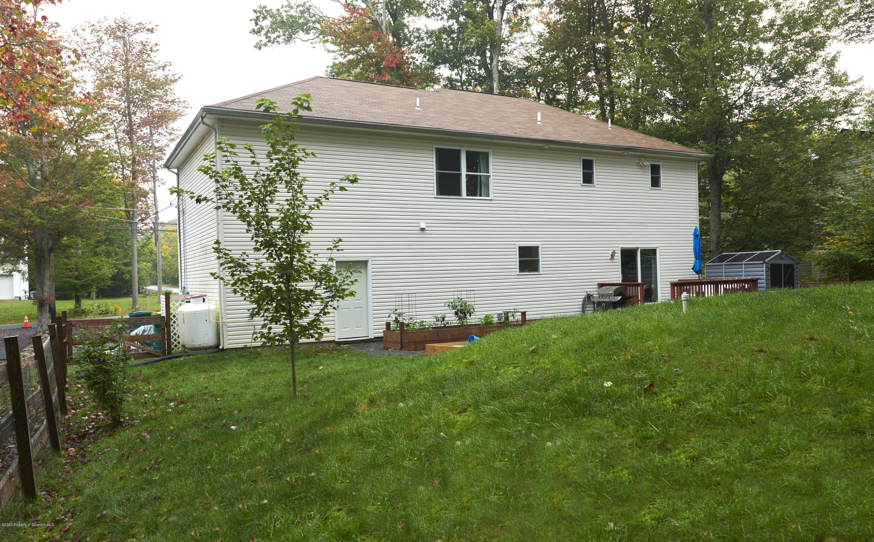 1683 Cotswald Road Tobyhanna, PA 18466 - Photo 3 of 37 Gallery Image 3