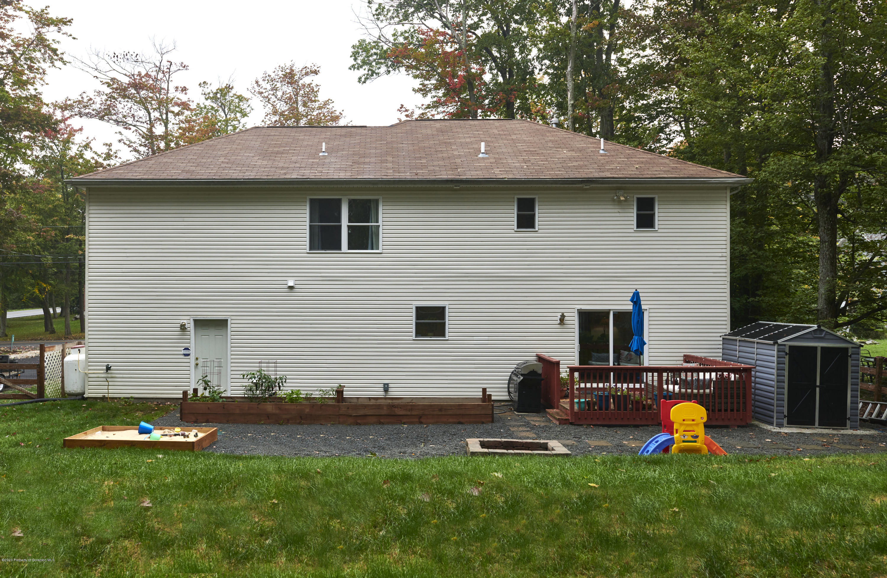 1683 Cotswald Road Tobyhanna, PA 18466 - Photo 4 of 37 Gallery Image 4