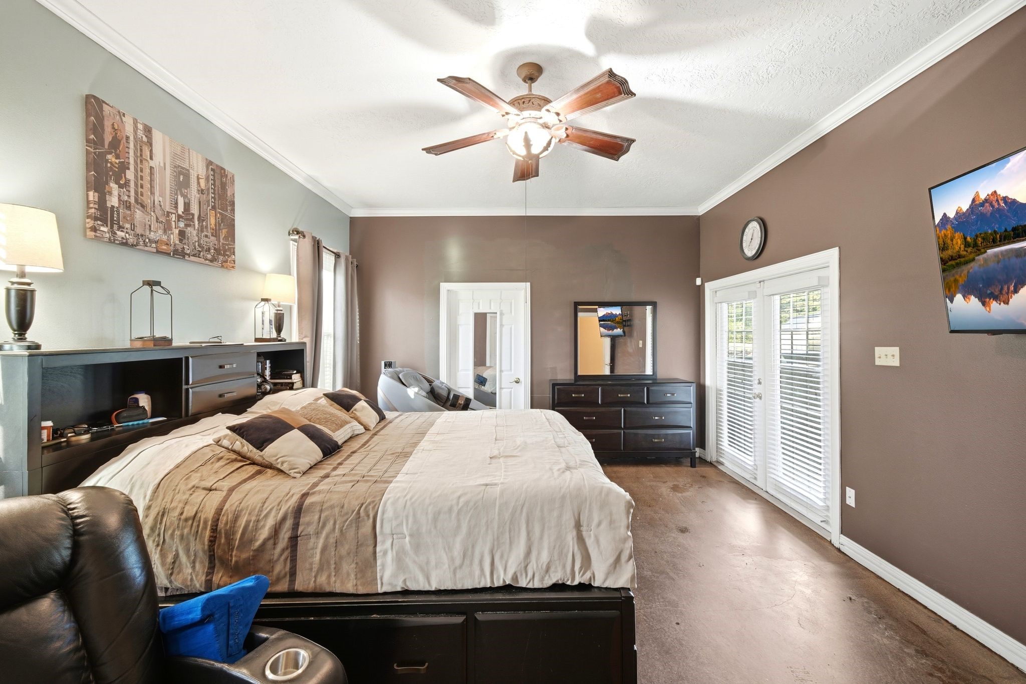 144 Wood Farm Road Huntsville, TX 77320 - Photo 19 of 50 a bedroom with a bed and wooden floor
