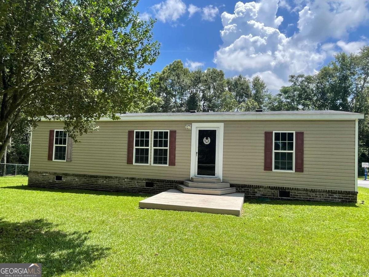 601 Auburn Road Glennville, GA 30427 - Photo 6 of 17 a view of a house with a yard