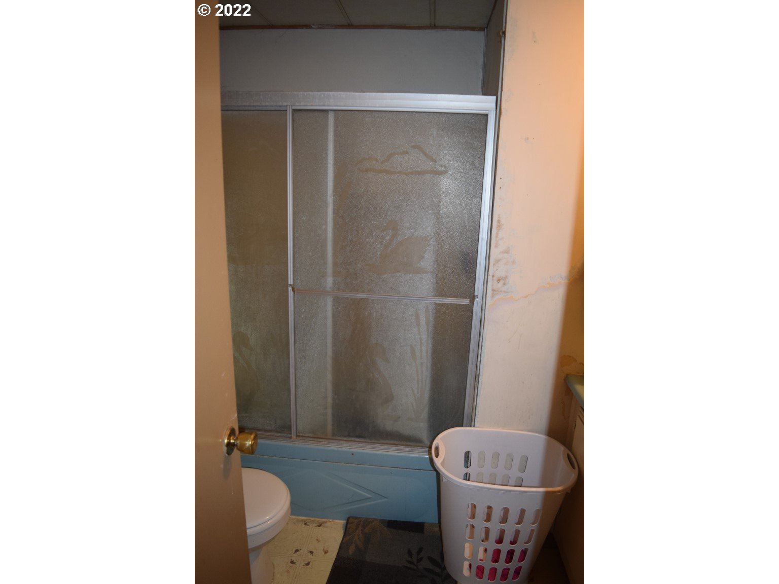 2414 North Ott Road Hermiston, OR 97838 - Photo 10 of 23 a bathroom with a toilet and a mirror