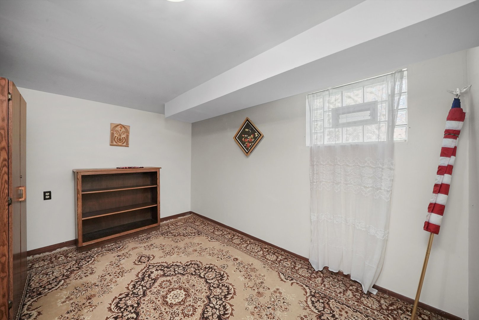 560 Selborne Road Riverside, IL 60546 - Photo 23 of 32 a view of room with stairs and closet