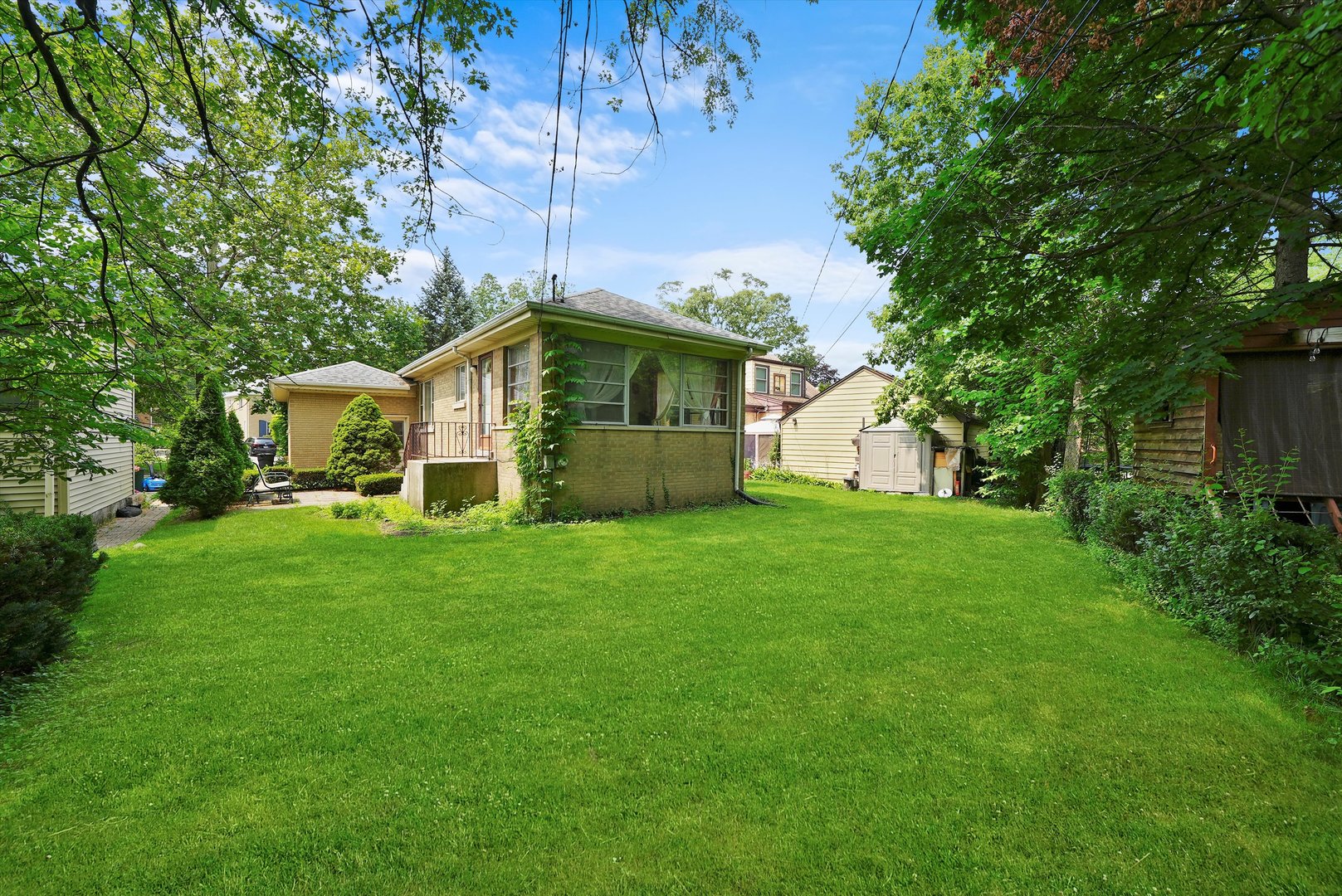560 Selborne Road Riverside, IL 60546 - Photo 30 of 32 a view of a house with backyard and garden