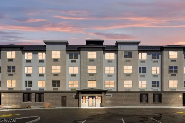 $3,100 | 95 Shepherd Lane, Unit B201, Totowa, NJ 07512