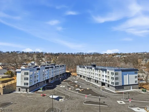 $3,100 | 95 Shepherd Lane, Unit B201, Totowa, NJ 07512