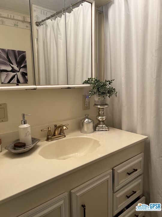 69801 Ramon Road, Unit 28 Cathedral City, CA 92234 - Photo 15 of 20 a bathroom with a sink and a mirror