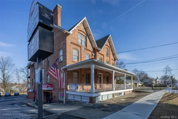 $1,845 | 74 North Street, Unit 1, Newburgh, NY 12550