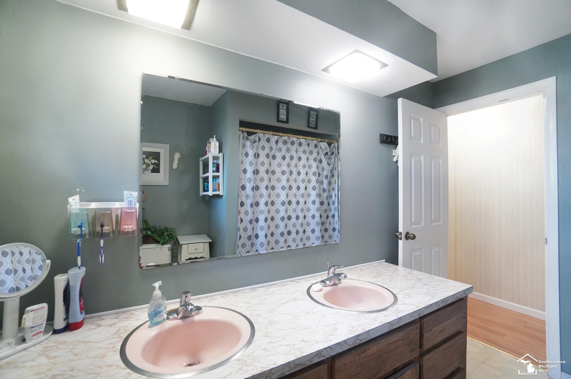 904 Custer Street Monroe, MI 48161 - Photo 32 of 42 50213237-0b3449ec-847a-4a01-a6de-d15ba7c9ab4b.JPG