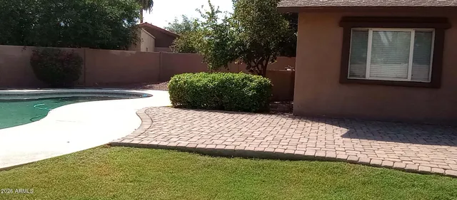 a view of entryway front of a house