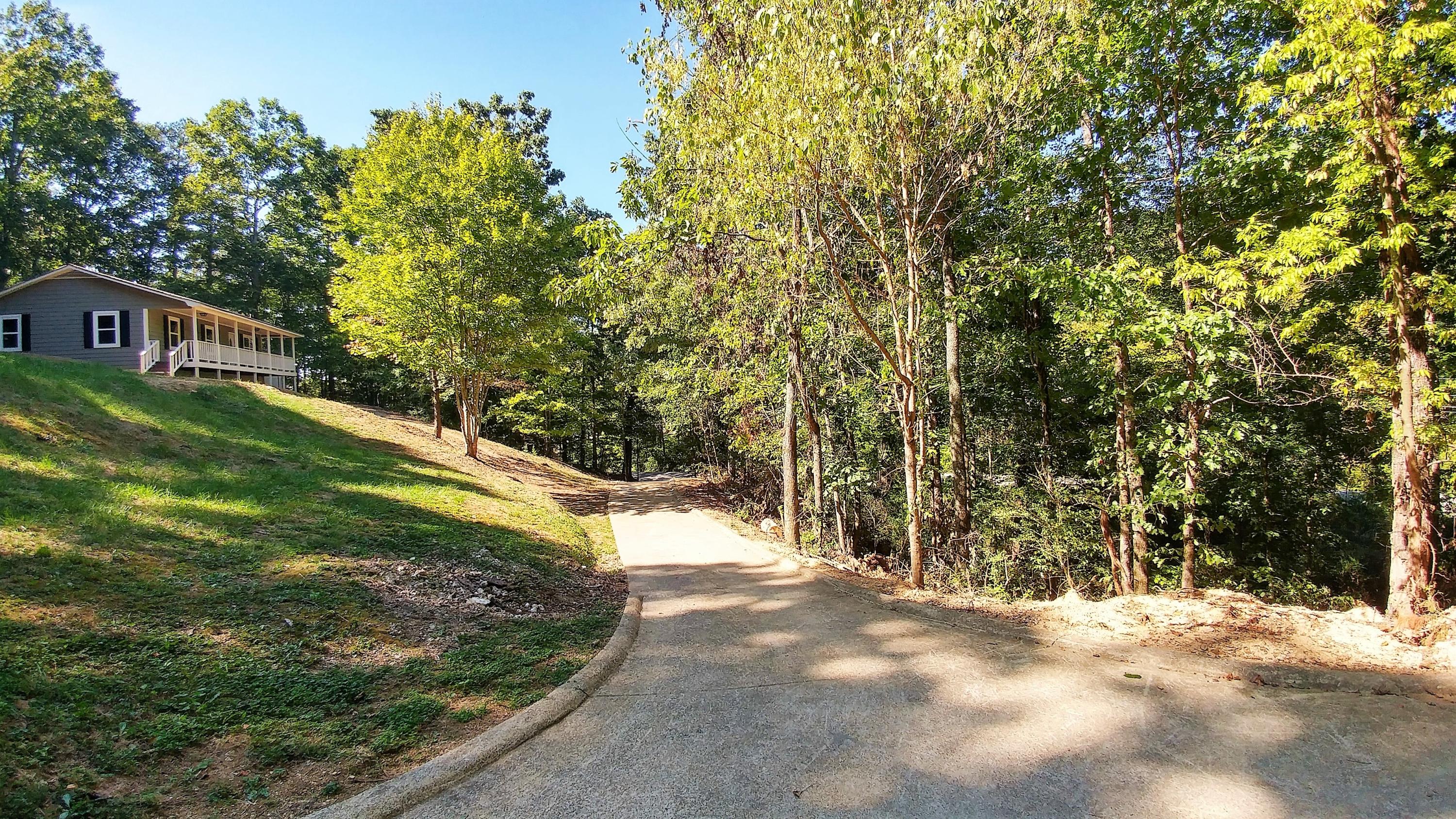 7010 Garfield Road Harrison, TN 37341 - Photo 5 of 34 Driveway