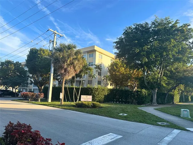 $2,300 | 50 Southwest 3rd Avenue, Unit 110, Boca Raton, FL 33432