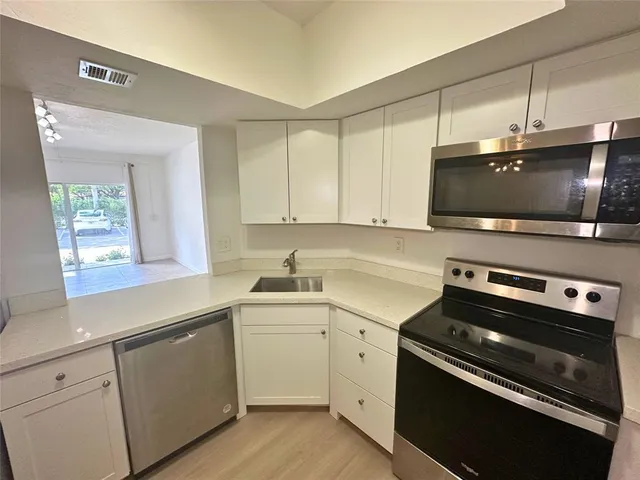$2,300 | 50 Southwest 3rd Avenue, Unit 110, Boca Raton, FL 33432