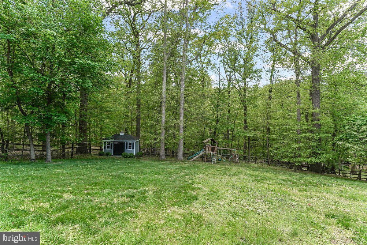 204 Country Gate Road Wayne, PA 19087 - Photo 34 of 34 a view of a backyard with a garden