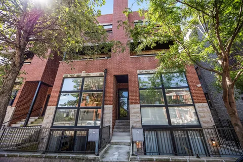 $719,900 | 2003 West Superior Street, Unit 1E, Chicago, IL 60612