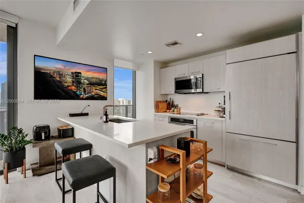 $7,250 | 45 Southwest 9th Street, Unit 1803, Miami, FL 33130