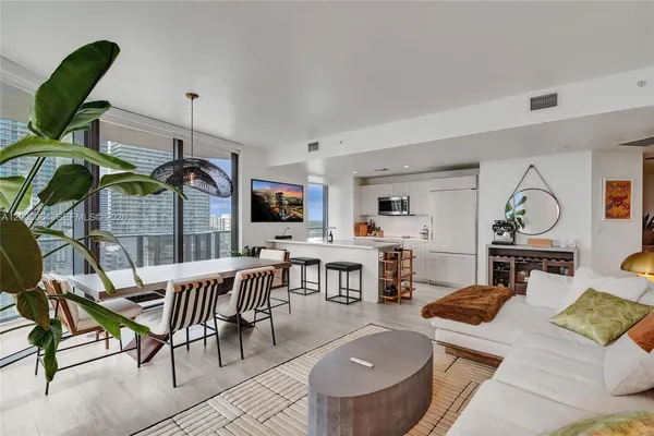 $7,250 | 45 Southwest 9th Street, Unit 1803, Miami, FL 33130