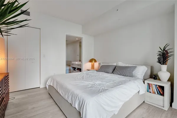 $7,250 | 45 Southwest 9th Street, Unit 1803, Miami, FL 33130