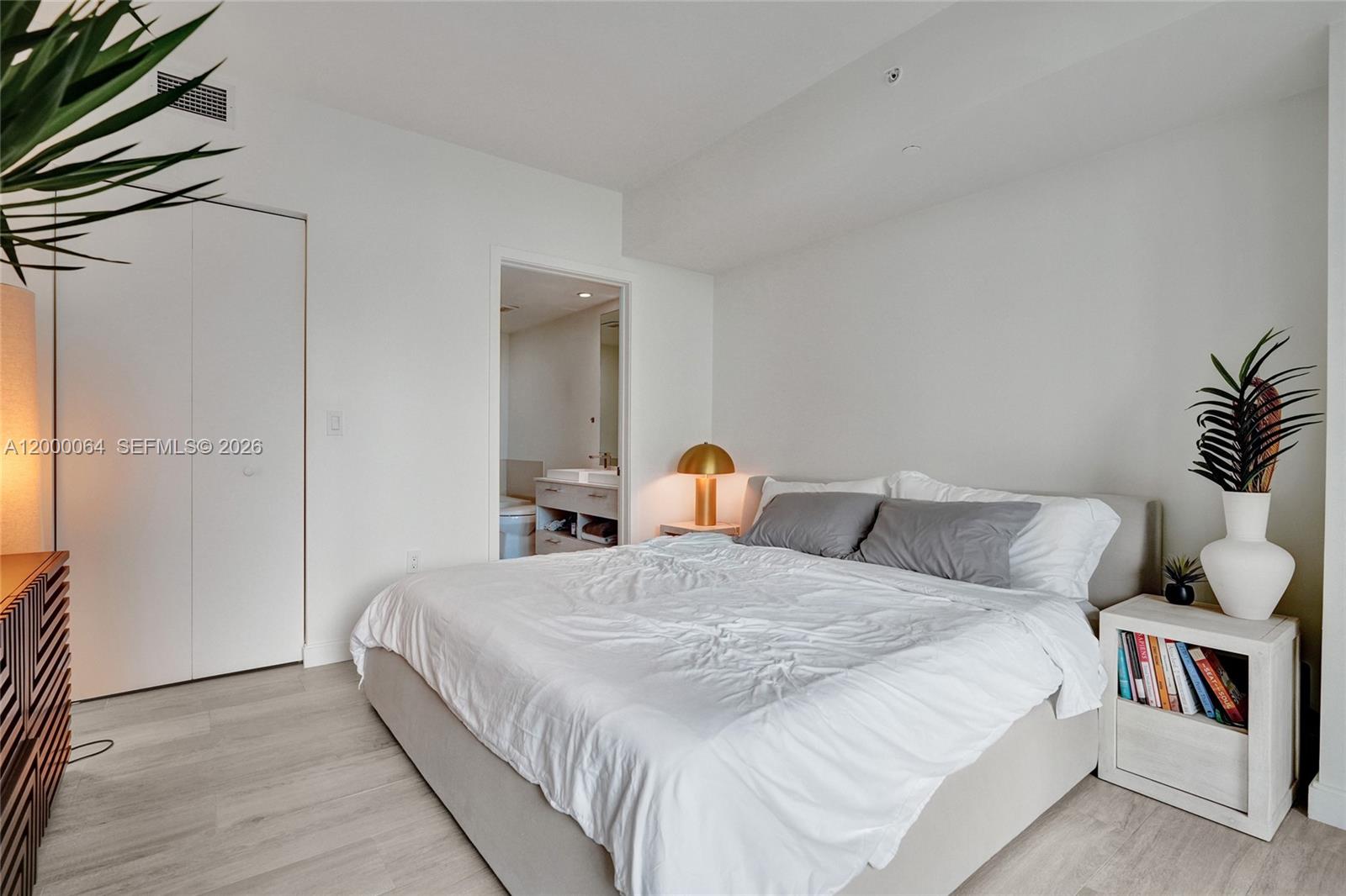 45 Southwest 9th Street, Unit 1803 Miami, FL 33130 - Photo 19 of 39 PRIMARY ROOM