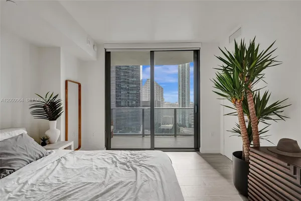 $7,250 | 45 Southwest 9th Street, Unit 1803, Miami, FL 33130