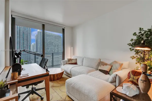 $7,250 | 45 Southwest 9th Street, Unit 1803, Miami, FL 33130