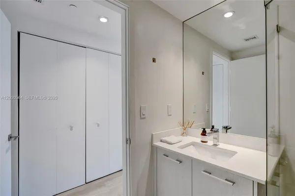 $7,250 | 45 Southwest 9th Street, Unit 1803, Miami, FL 33130