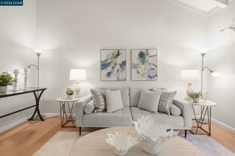 $389,999 | 2560 Walnut Boulevard, Unit 4, Walnut Creek, CA 94596