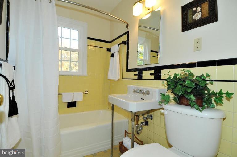9518 St Andrews Way Silver Spring, MD 20901 - Photo 14 of 29 a bathroom with a sink a mirror and a toilet