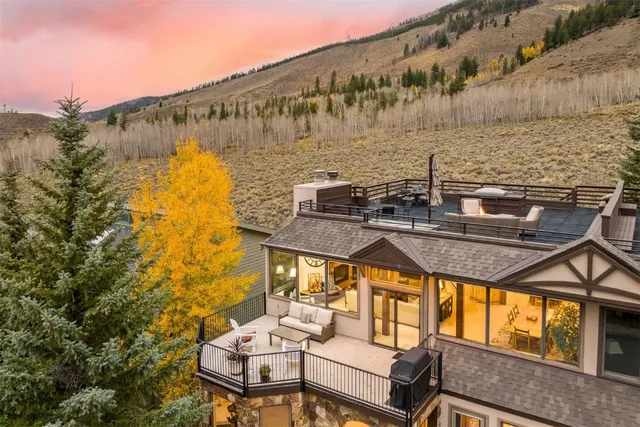 a view of sitting area with lake view