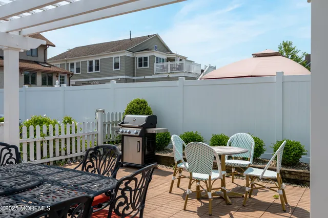 $2,000 | 512 Main Avenue, Unit 4, Point Pleasant Beach, NJ 08742