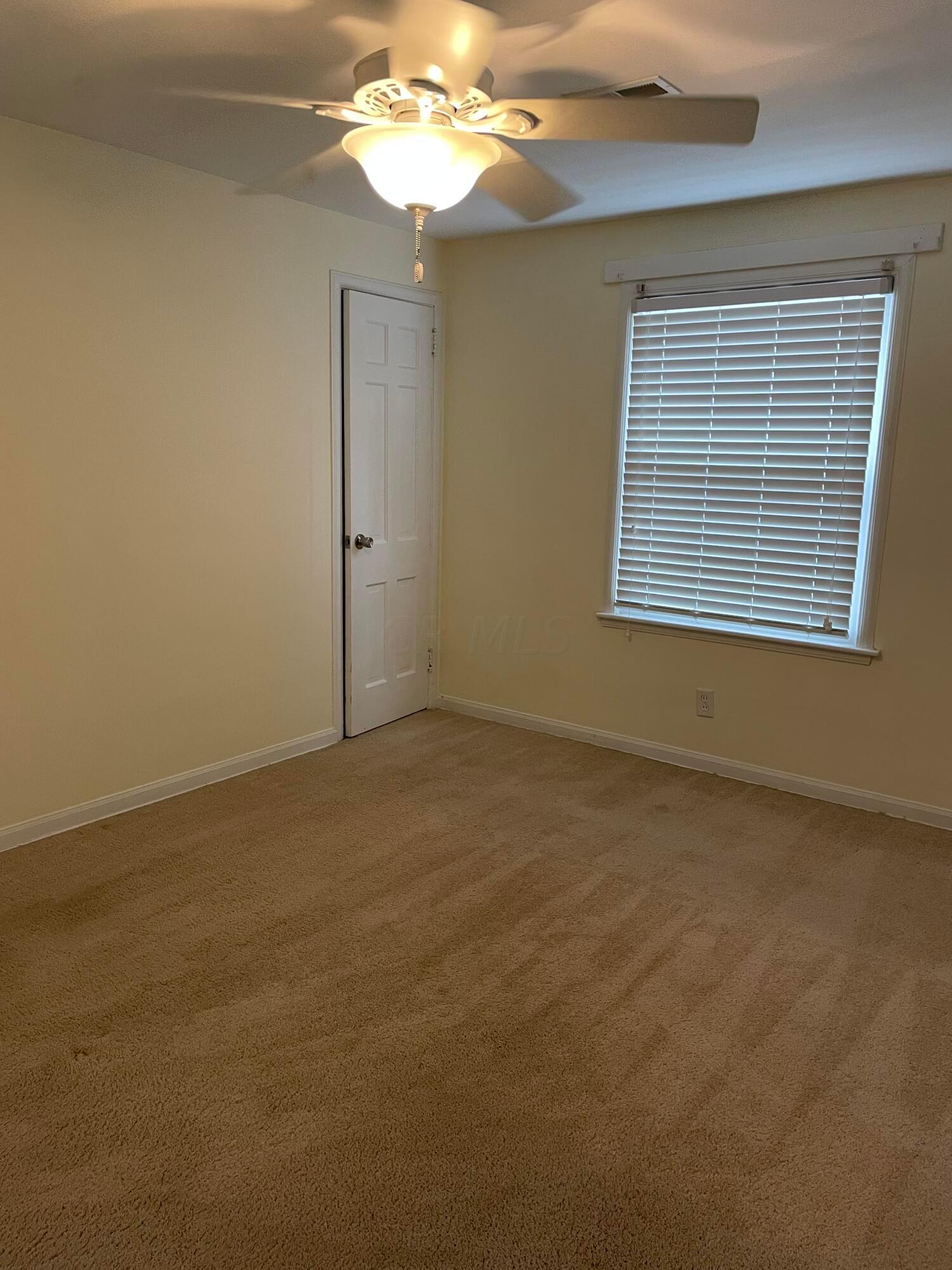 566 South James Road Columbus, OH 43213 - Photo 12 of 22 Master Bedroom